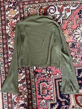 PrettyLittleThing Olive Green Ribbed Long Sleeve Flowy Blouse